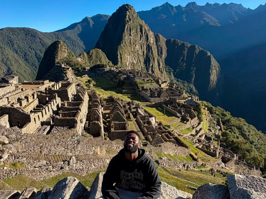 Ciudadela inca de Machu Picchu entre las montañas de los Andes en Cusco, Perú.
 