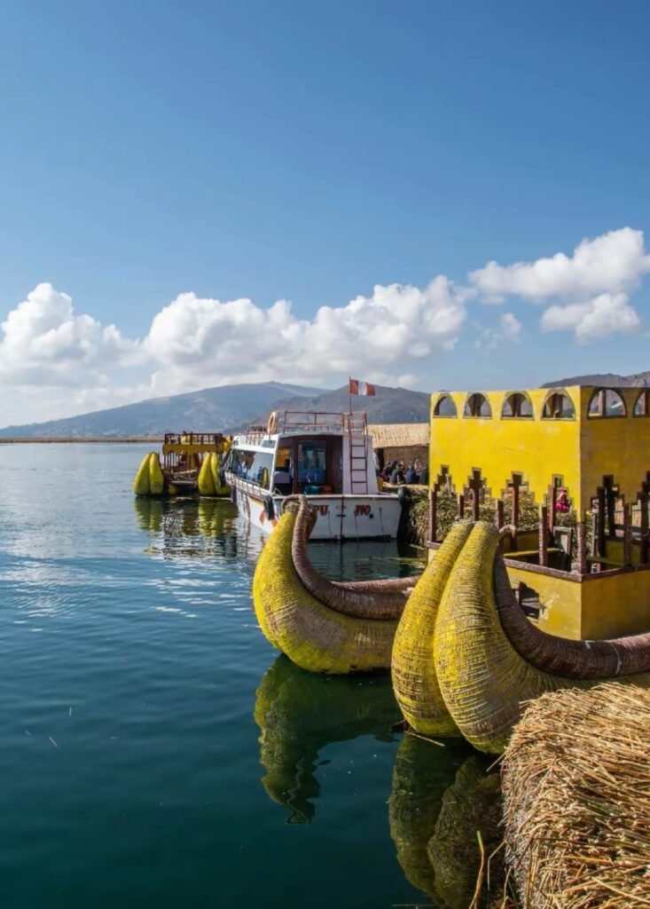 Islas de los Uros en el Lago Titicaca, Puno, Perú