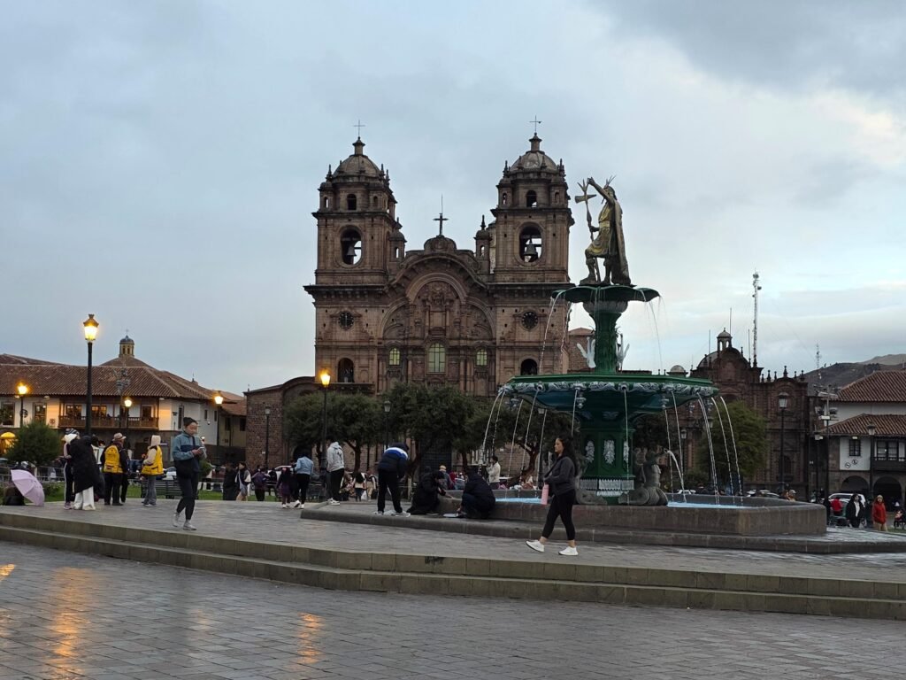 Plaza de Armas de Cusco al atardecer